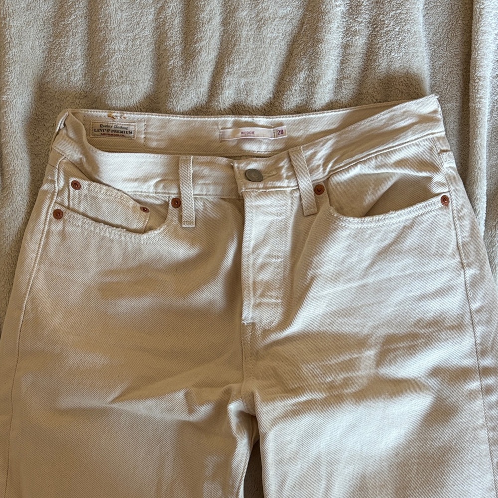 Levi's Wedgie Fit - Women's High Rise Cream Jeans